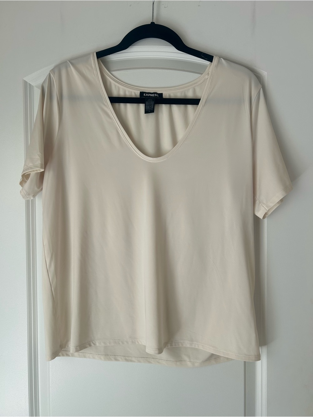 Express Women's Jersey V-Neck Tee. Size Med